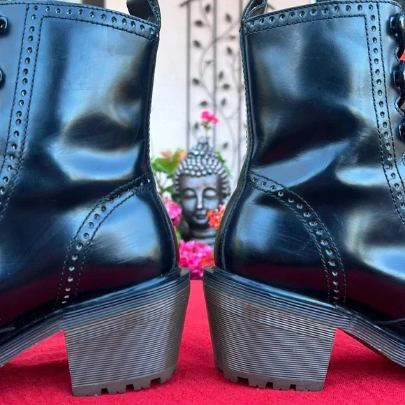 🏴󠁧󠁢󠁥󠁮󠁧󠁿 Dr. Martens Vintage Perforated Heeled Granny Style Boots UK 5